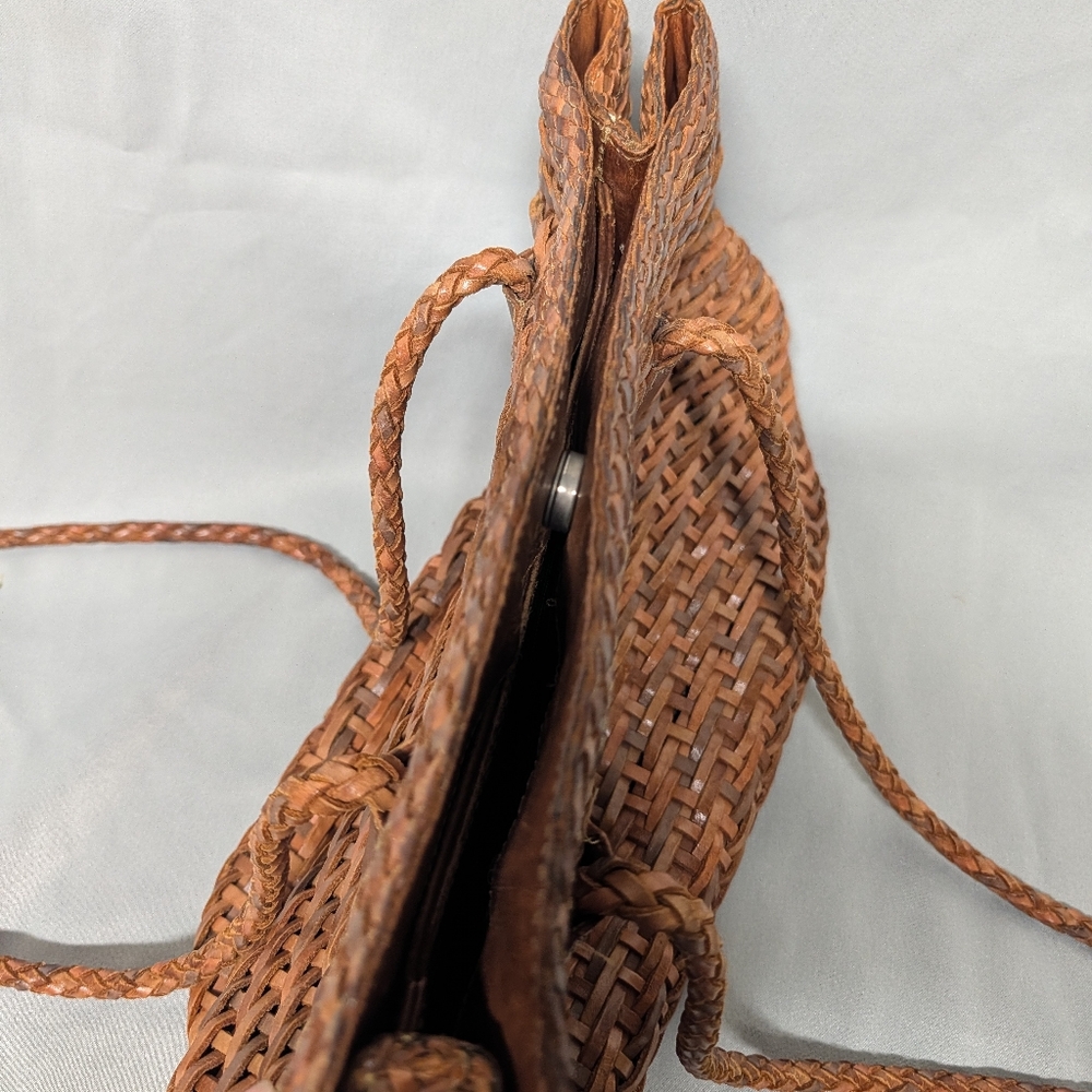 Vintage Woven Brown Shoulder Tote Bag - Classic Handcrafted Style - Picture 5 of 16